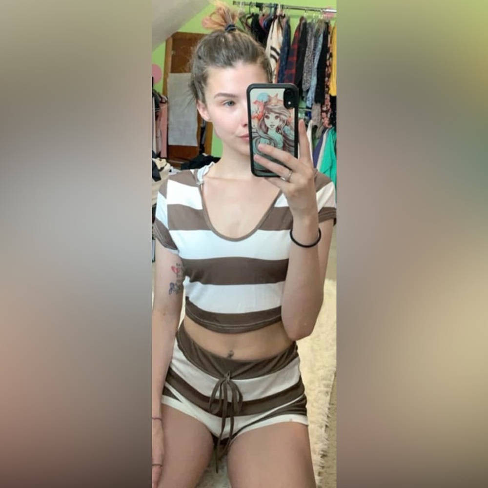 NWOT CBR Ribbed Lightweight Hooded Short Sleeve Crop Top & Matching Shorts Set